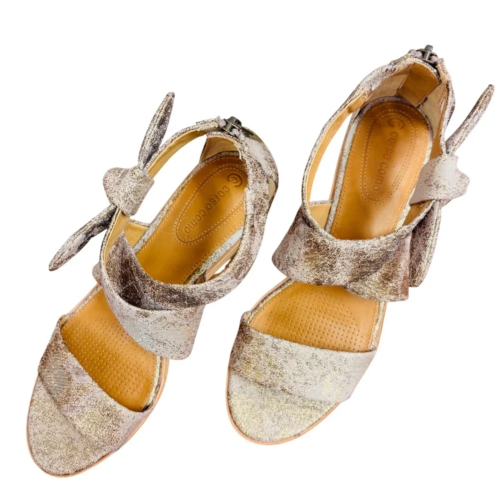 Corso Como CC-Rasque Metallic Gold Bow Ankle Strap Cork Wedge Sandals 8M